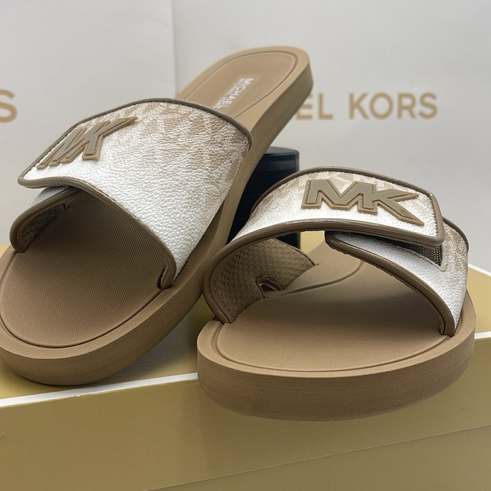 Michael Kors Slide Logo Sandals Palmer Ombré Signature
Husk
NWT - Picture 5 of 16